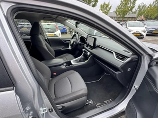 Toyota RAV4 2.5 Hybrid AWD DYNAMIC 1650KG TREKGEW STOELVERW PARK-SENSOREN NAVI CAMERA APPLE/ANDROID LM-VELGEN / 18