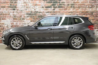 BMW X3 xDrive20i High Executive xLine Automaat  / Navigatie Professional / Leder / Trekhaak / 19 Inch / Adaptieve LED-koplampen / Stoelverwarming / Ambiance Verlichting / Parkeersensoren voor+achter / Sportstoelen / 4