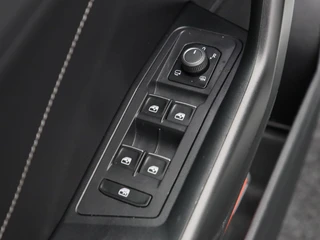 Volkswagen T-Roc 1.5 TSi 150 Pk Automaat Style | Carplay | IQ.Light LED | Panoramadak | Virtual Cockpit | Adaptive Cruise | 17 Inch / 19