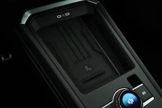 Volkswagen T-Roc 1.5 eTsi 150pk DSG R-Line First Edition Trekhaak Camera Keyless Stoelverwarming Virtual Cockpit Carplay / 44