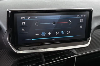 Peugeot 208 1.2 PureTech 100 Style / 21