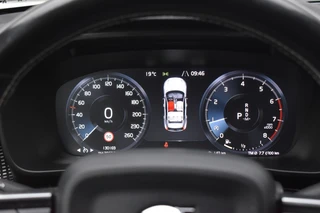 Volvo XC40 2.0 T4 R-DESIGN STOEL+STW VERW. / EL. A-KLEP / EL. WEGKLAP TREKHAAK / 20