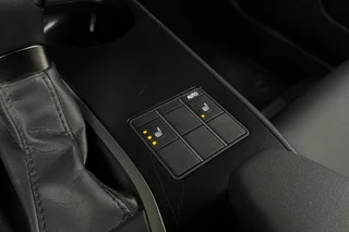 Lexus UX 250h F Sport Line | CAMERA | ADAPTIVE | KEYLESS | CARPLAY / 21