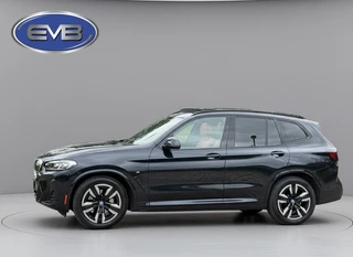 BMW IX3 M SPORT pakket 80 kWh, panoramadak, SOH 98,2 %,vol opties, 1 e eigenaar,conjac sport leder, Origineel NL auto met nap / 24