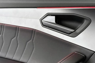 CUPRA Formentor 1.4 e-Hybrid Business Stuur-Stoelverwarming Achteruitrijcamera Keyless Apple Carplay / 36