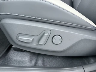 Kia EV3 GT-Line Business Edition 81.4 kWh  - Direct Leverbaar! - Apple Carplay - Adaptieve Cruise Control - Achteruitrijcamera - Stoel-/Stuurverwarming - Fabrieksgarantie t/m 2033 / 19