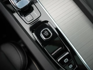 Volvo XC60 2.0 T6 AWD + Black Edition 350PK Pano | Trekhaak / 44