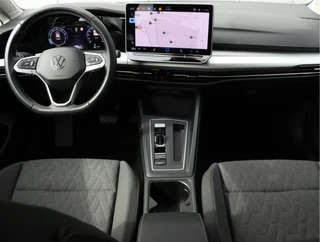 Volkswagen Golf 1.5 eTSI Life Edition  | Facelift | Head-up | Winter pakket / 2