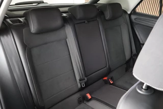 Volkswagen T-Roc 1.0 TSI 110pk Style Trekhaak LED Virtual Cockpit Navigatie / 36