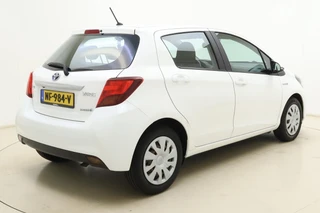 Toyota Yaris 1.5 Hybrid Aspiration | Navigatie | Achteruitrijcamera | Climate Control | Cruise control | Verw. buitenspiegels / 2