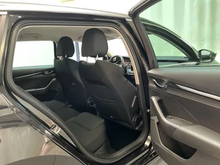 Skoda Octavia Combi 1.0 e-TSI DSG Business Edition Navigatie Parkeersensoren App-Connect DAB+ / 9