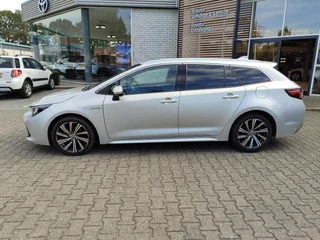 Toyota Corolla Touring Sports 1.8 Hybrid DYNAMIC STOELVERW KEYLESS 17'' LM-VELGEN CLIMA AD-CRUISE APPLE/ANDROID PRIVACY GLASS NL-AUTO CAMERA / 7