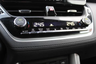 Toyota Corolla Cross 2.0 HYBRID 184PK FIRST-EDITION BLIND-SPOT EL-ACHTERKLEP LM-VELGEN KEYLESS PARK-SENSOREN STOELVERW DRAADLOOS-LADEN AD-CRUISE BLUETOOTH / 23