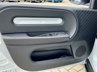 Renault Twingo Urban Range 80pk Techno 27.5 kWh  | 18inch velgen | V2G | Navigatie | Climate Control | Keyless | Achteruitrijcamera | Adaptive Cruise Control (ACC) | Apple CarPlay/Android Auto / 48