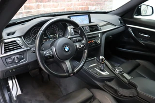 BMW 3 Serie Gran Turismo 335i xDrive High Executive M Sport Pakket Automaat  / Navigatiesysteem Professional / Panoramadak / Trekhaak / Leder / Innovatiepakket / 18 Inch / Shadow Line / Active Cruise Control met Stop en Go-functie / Stoelverwarming / Climate Control / Xenon / Extra Getint Glas / 13