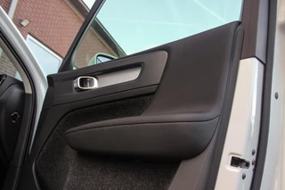 Volvo XC40 1.5 T3 Momentum Pro | 1e eigenaar | NL auto | Inc btw | Cruise control | Climate control | LED | Navigatie | Bluetooth | 18 inch | Trekhaak | Half leer | 163 pk / 37