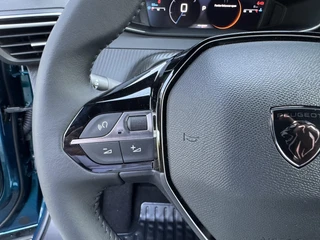 Peugeot 2008 Allure 1.2 Hybrid 145 e-DSC6 | Apple Carplay/Android Auto | Draadloze Telefoonoplader | Dodehoek Detectie | Adaptief Cruise Control | Lichtmetalen Velgen 17 Inch / 15