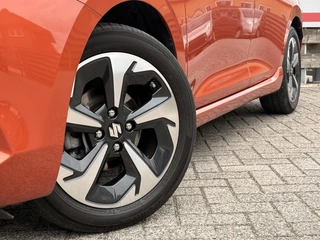 Suzuki Swift 1.2 Style Smart Hybrid Navigatie, Cruise Control Adaptief, Achteruitrijcamera, Stoelverwarming, Parkeersensoren / 4