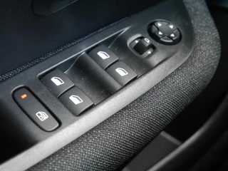 Peugeot 208 1.2 PureTech 100 Style | Lage km.stand | Airco | Cruise control | Parkeersensoren achter | Apple Carplay/Android Auto | Led verlichting / 15