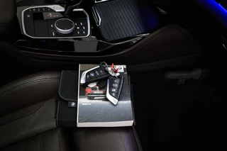 BMW X4 xDrive20i Business Edition Plus | PANORAMADAK | HEAD UP | HOUTAFWERKING | STUURVERWARMING | 19" / 58