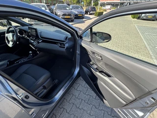 Toyota C-HR 1.8 HYBRID STYLE STOELVERW BLIND-SPOT PARK-SENSOREN NAVI APPLE/ANDROID KEYLESS 18" LM-VELGEN ALL-SEASONS / 19