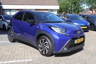 Toyota Aygo X PULSE APPLE/ANDROID STOELVERWARMING KEYLESS CAMERA CLIMA 17"LMV EL-SPIEGELS PRIVACY-GLASS / 5