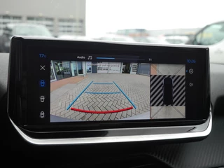 Peugeot e-2008 EV Allure Avantage 54 kWh | Camera rondom | Adaptieve cruise control | Navigatie | Draadloze telefoonoplader | Lichtmetalen velgen | Nieuwe auto | 406KM Actieradius WLTP / 25