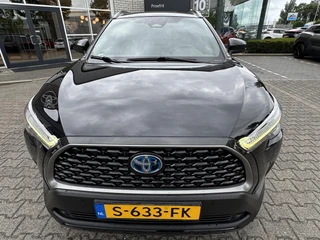 Toyota Corolla Cross 2.0 HYBRID 184PK FIRST-EDITION BLIND-SPOT EL-ACHTERKLEP LM-VELGEN KEYLESS PARK-SENSOREN STOELVERW DRAADLOOS-LADEN AD-CRUISE BLUETOOTH / 7