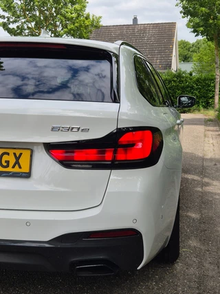 BMW 5-serie Touring 530e M Sport LED CarPlay Elek. Stoelen 100% dealer onderhouden 530e Business Edition Plus / 28