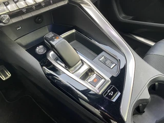 Peugeot 3008 1.6 Plug-in Hybrid 4WD 300 pk GT AUT  | 1e eigenaar | carplay | panoramadak | navigatie | 3D cockpit | 2 laadkabels | BTW / 37
