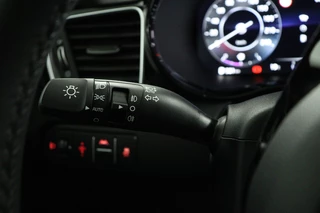 Kia Ceed 1.5 T-GDi DynamicPlusLine Automaat *DEMO* - Trekhaak - Navigatie - Stoel-/stuurverwarming - Cruise Control - Climate Control - Fabrieksgarantie tot 04-2032 / 42