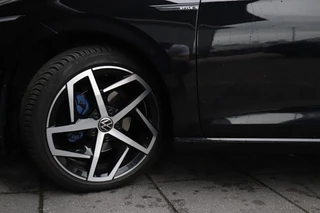 Volkswagen Golf 1.5 TSI Style | MEMORY | PANODAK | HEAD-UP | CAMERA | NAVI | CRUISE | / 22
