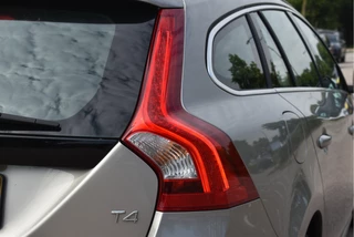 Volvo V60 2.0 T4 Summum 191 pk Luxury Line Winter | Vol | NL-Auto | Trekhaak | Open dak | Standkachel | Elekt.stoelen | Camera | LED/Xenon | 4-Seasons / 28