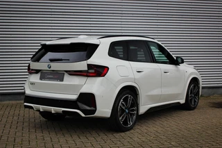BMW iX1 xDrive30 67 kWh // 99,2% SoH | M-Sport | Panoramadak | Harman Kardon | HUD | 360 CAM | Massage| Elek. + Memory | Sfeerverlichting / 4