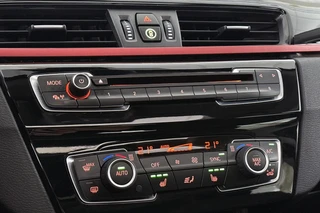 BMW X1 sDrive18i Executive Sport Line Panoramadak Trekhaak Groot Navi Stoelverwarming / 38