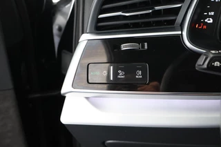 Audi Q7 55 TFSIe 381pk quattro Pro Line S Leder Memory Sluithulp B&O Panoramadak Camera Stoel + Stuurverwarming Luchtvering Navigatie 2x S-Line / 17