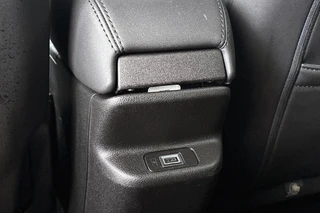 Jeep Avenger 1.2 e-Hybrid Summit Keyless Navigatie Elektrische Achterklep / 32