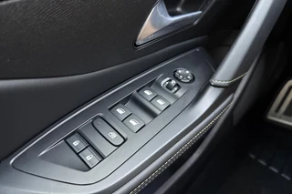 Peugeot 408 1.2 Hybrid 145 e-DCS6 GT | Automaat | Adaptieve cruise control | Stuurverwarming | Elektrisch bedienbare achterklep | Lichtmetalen velgen | Keyless entry en start | Full led / 19