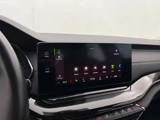 Skoda Octavia Combi 1.5 e-TSI Style | Adaptive Cruise | Navi | Camera | Stoelverwarming | CarPlay / 20