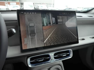 Leapmotor B10 Design Hybrid EV 18.8 kWh | Nu beschikbaar | Wltp 900km gecombineerd | Elektrisch 82km Wltp | Luxe uitvoering | Camera rondom | Stoel en stuurverwarming | Draadloze telefoonoplader | Keyless entry en start / 30
