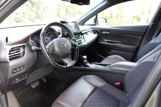 Toyota C-HR 1.8 Hybrid Executive  | Dealer onderhouden | NAVI | Camera | Trekhaak | Cruise control | / 23