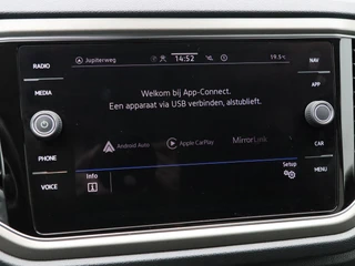 Volkswagen T-Roc 1.5 TSi 150 Pk Automaat Style Business | Adaptive Cruise Control | Elektrische Achterklep | Navigatie | Trekhaak | Stoelverwarming | 17 Inch / 27