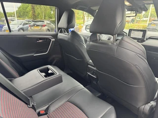 Toyota RAV4 2.5 Plug-in Hybrid AWD Dynamic TREKHAAK 1650KG TREKGEW EL-ACHTERKLEP 18'' LM-VELGEN CAMERA PARK-SENSOREN CLIMA APPLE/ANDROID / 10