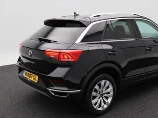 Volkswagen T-Roc 1.5 TSi 150 Pk Automaat Style Business | Adaptive Cruise Control | Elektrische Achterklep | Navigatie | Trekhaak | Stoelverwarming | 17 Inch / 16