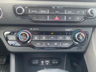 Kia Niro 1.6 GDi Hybrid ExecutiveLine | Dodehoekdetectie | Lederen bekleding | Stoelverwarming en ventilatie | 18 inch  LM-velgen | Elektr. stoel | Parkeercamera | / 20