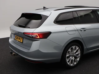 Skoda Superb Combi 1.5 TSi 204 Pk PHEV Edition | Panoramadak | Stoelverwarming | Camera | Trekhaak | Adaptive Cruise | 17 Inch | 23.131 Km !! / 15