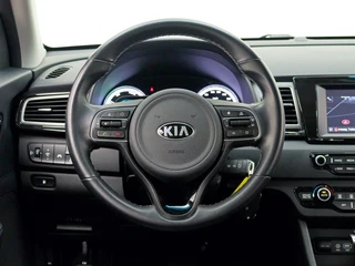 Kia Niro 1.6 GDi Hybrid DynamicLine | Trekhaak | All-seasonsbanden | Navigatie / 23