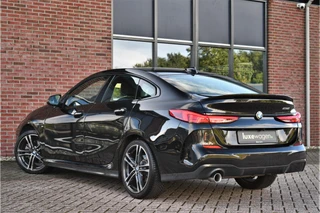 BMW 2 Serie Gran Coupé 218i M-Sport  Shadowline Trekhaak 18inch Live-cockpit Sfeerverlichting / 21