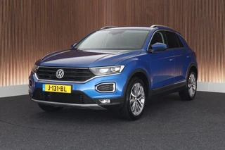 Volkswagen T-Roc 1.5 TSI 150pk DSG Sport Trekhaak Stoelverwarming Camera Keyless Navigatie