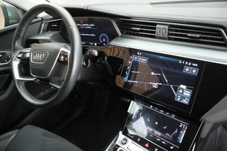 Audi Q8 e-tron 50 340pk quattro Advanced Edition 95 kWh SOH 91% Trekhaak Camera Sportstoelen Stoelverwarming / 2